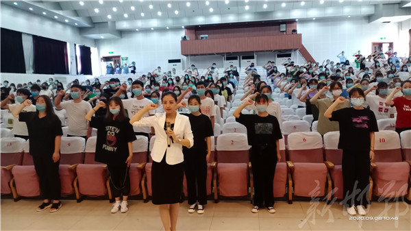 阳泉市人民检察院“蒲公英”法治宣讲团联合“女童保护”基金为下五渡小学讲授法治课